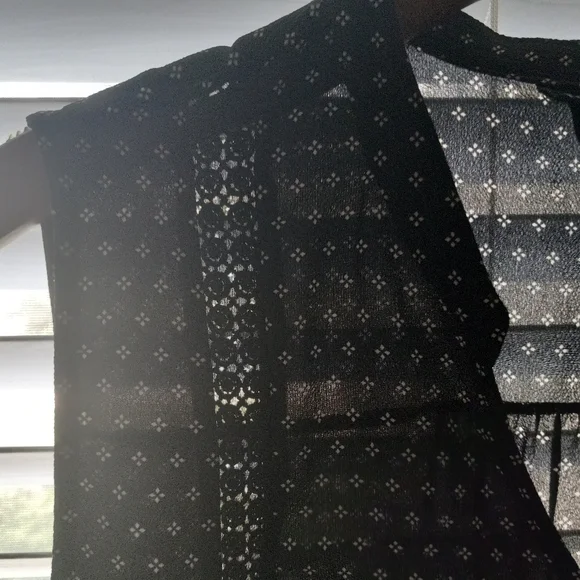 Torrid 2X V-Neck Crocheted Trim Sleeveless Tunic Top Plus - Picture 6 of 15